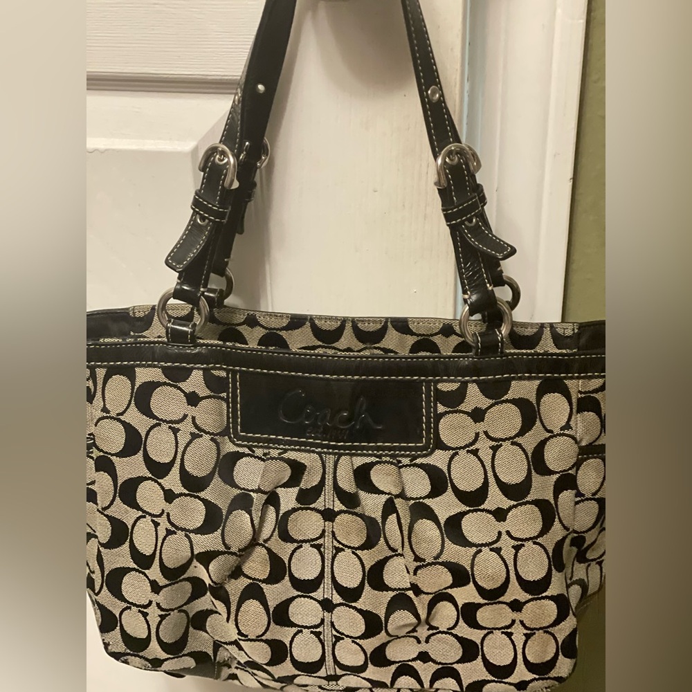 Coach Gallery Pleated Tote – Beige/Black Monogram (F14231)